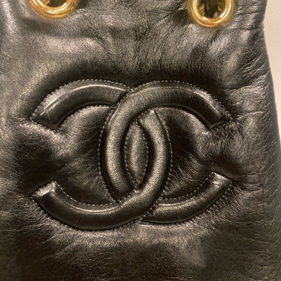 Vintage 80’s CHANEL buttery leather drawstring bucket crossbody bag - Picture 9 of 9